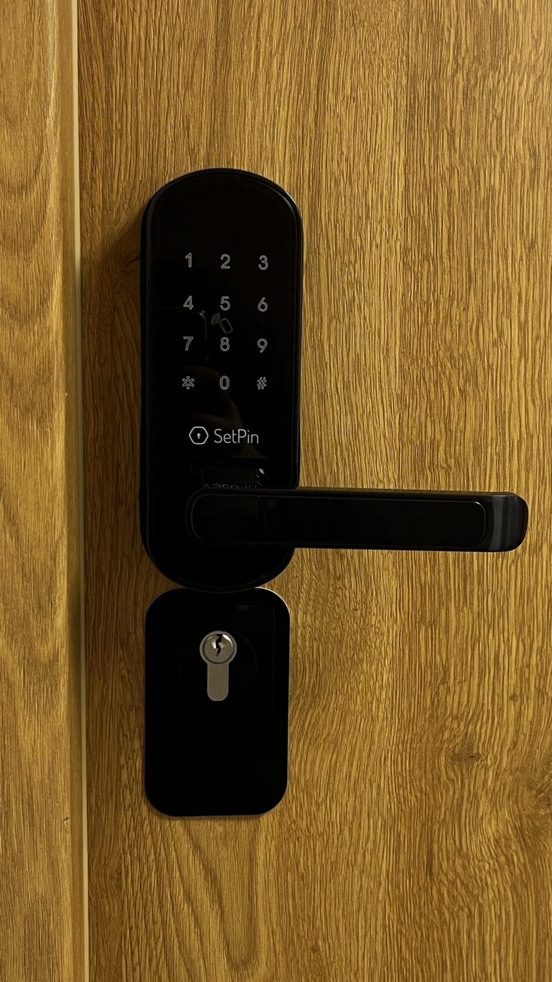 Spodný otvárací kryt, čierny – Obrázok 2